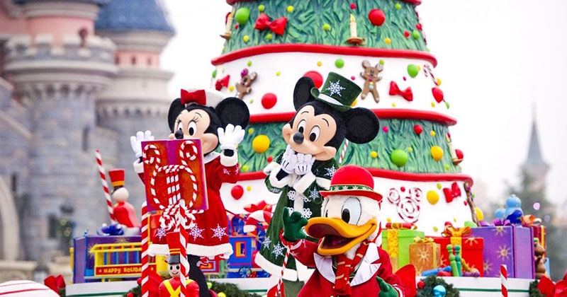 Die Weihnachtsparade in Disneyland Paris
