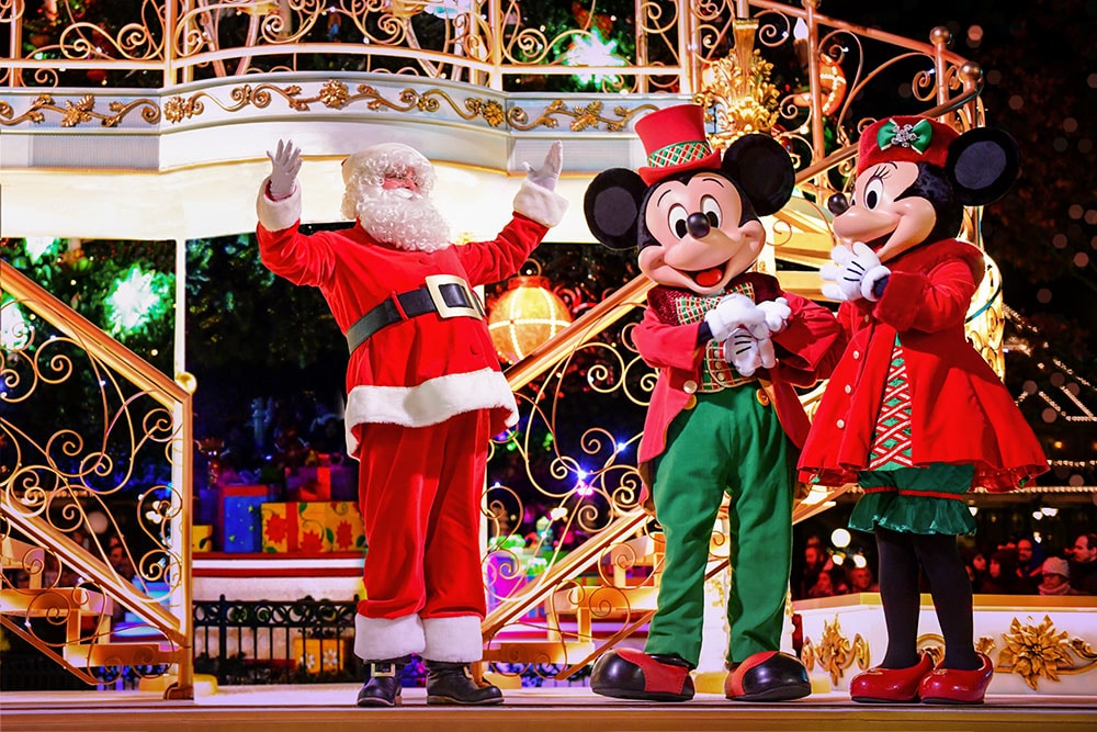 le pere noel avec Mickey et Minnie à Disneyland
